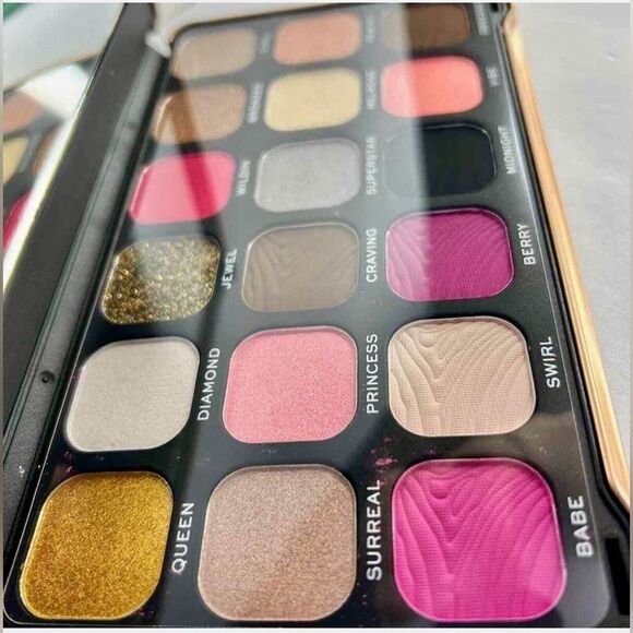 NIB Revolution Makeup Palette - Picture 10 of 16